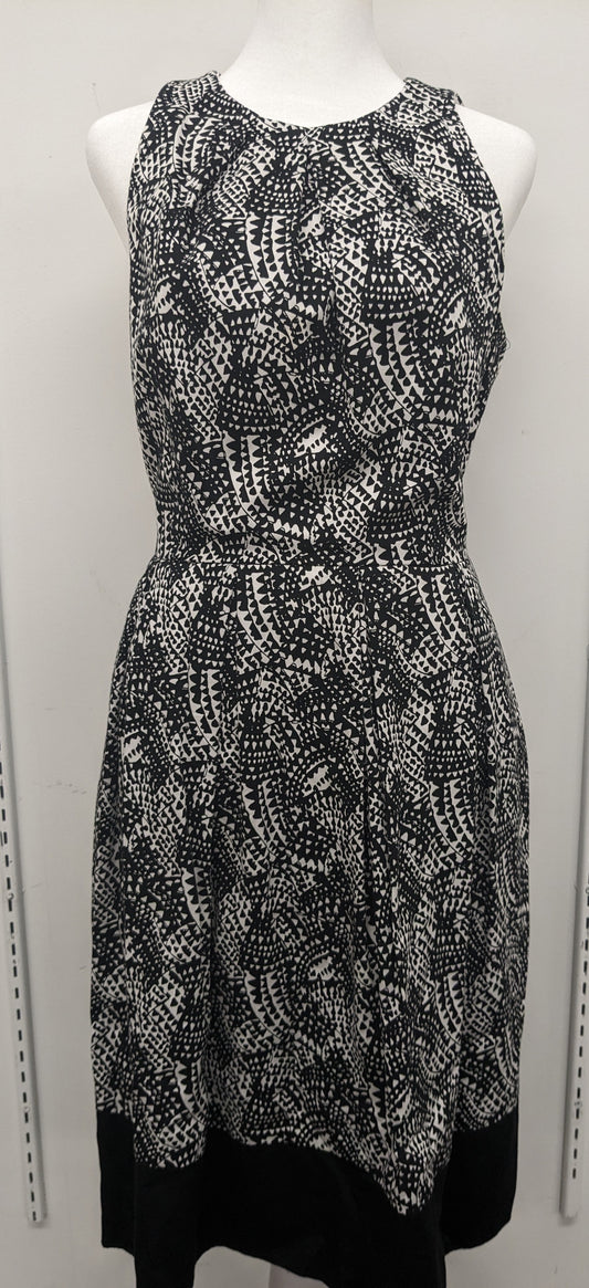 Van Husen med black/white design dress