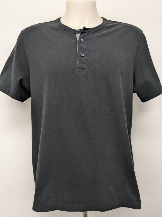 Untuck it XLG black short sleeve shirt