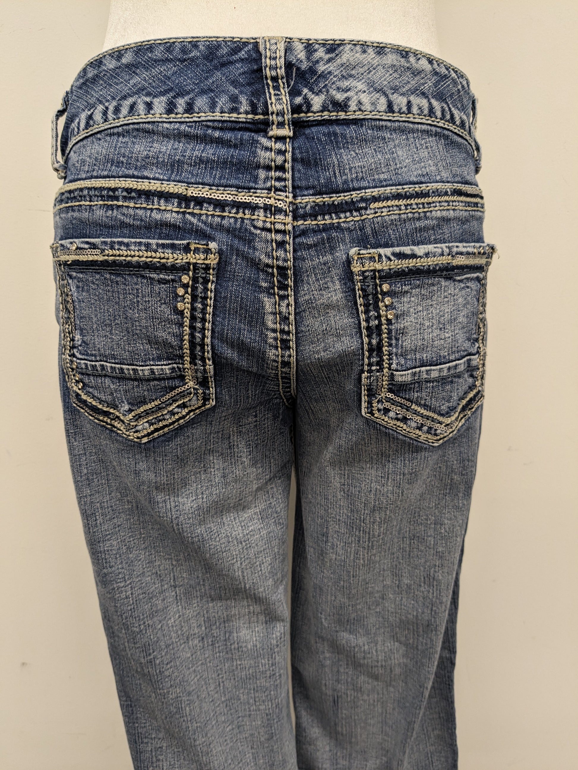 Maurices size 5/6  denim capri