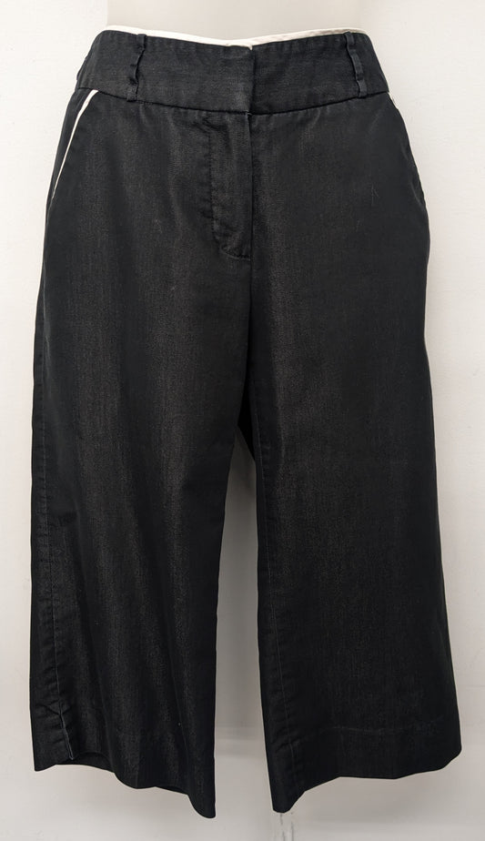 Willi Smith size 4 shiny black capri