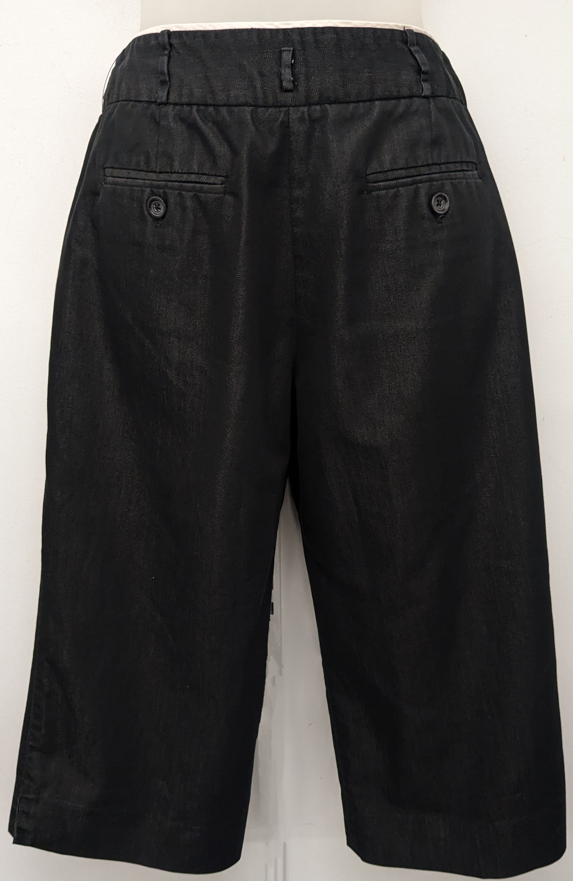 Willi Smith size 4 shiny black capri