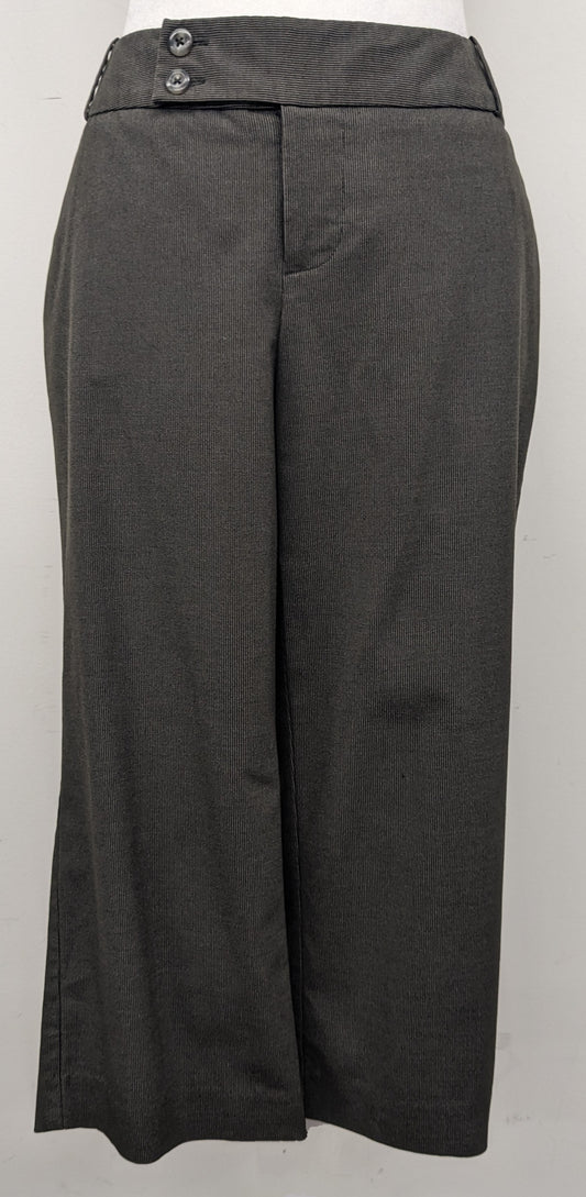 Mossimo size 4 grey pinstripe dress capri