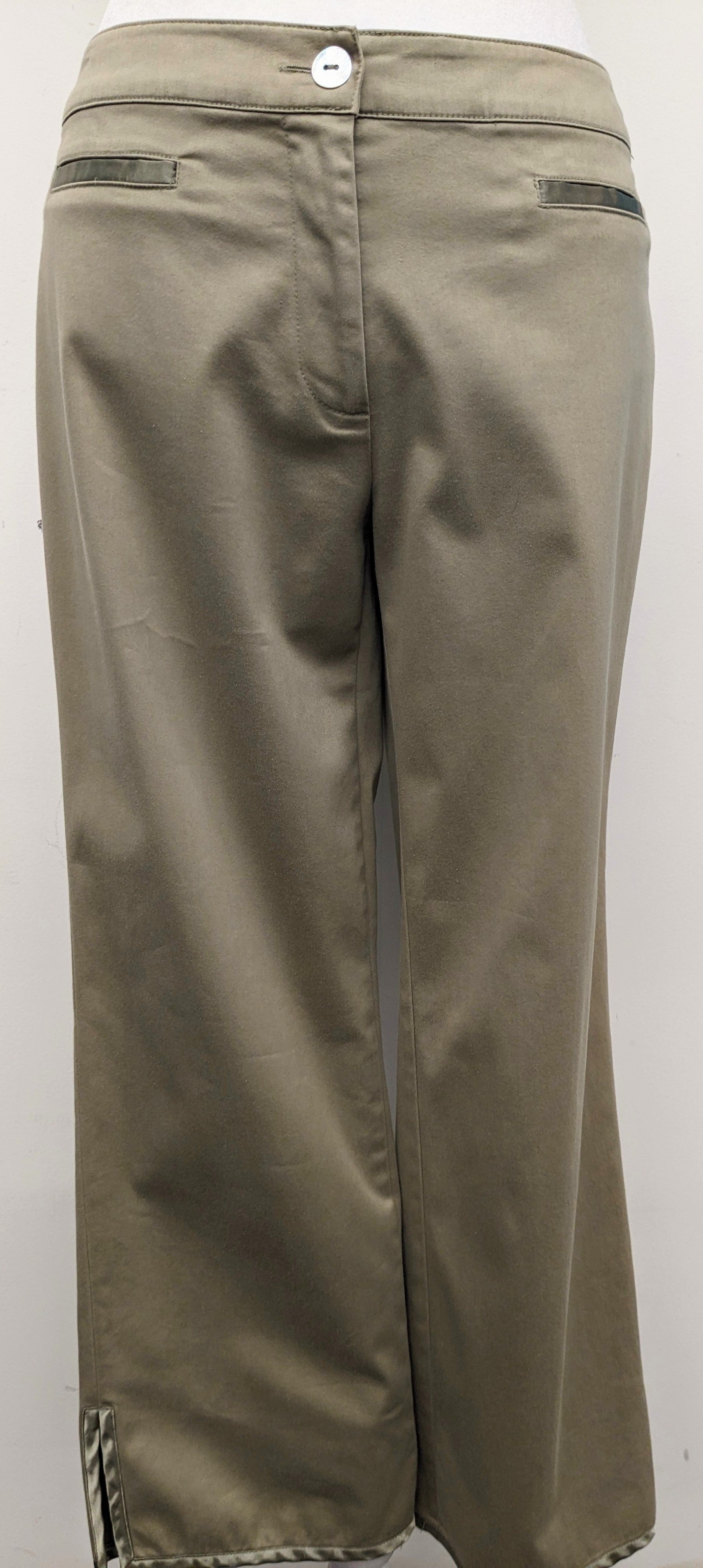 LA Boutique size 6 tan capri