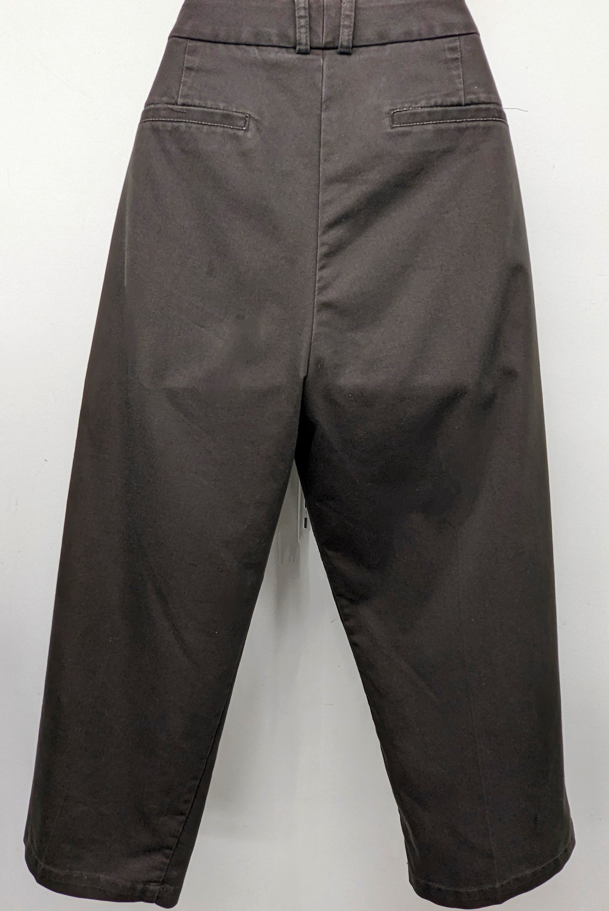 Dockers size 8 faded brown capri