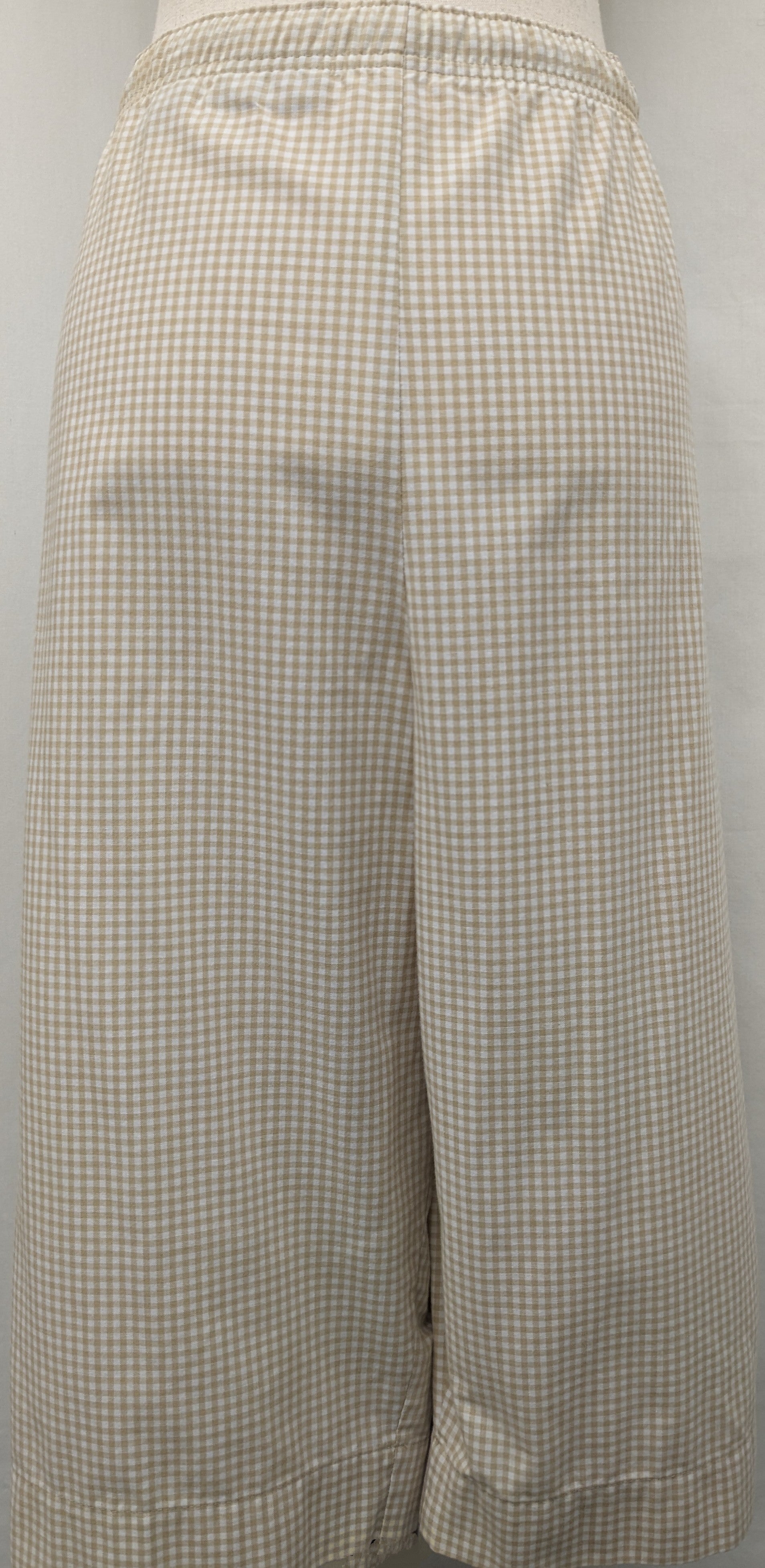 Karen Scott - Sport pull on checkered capri size large