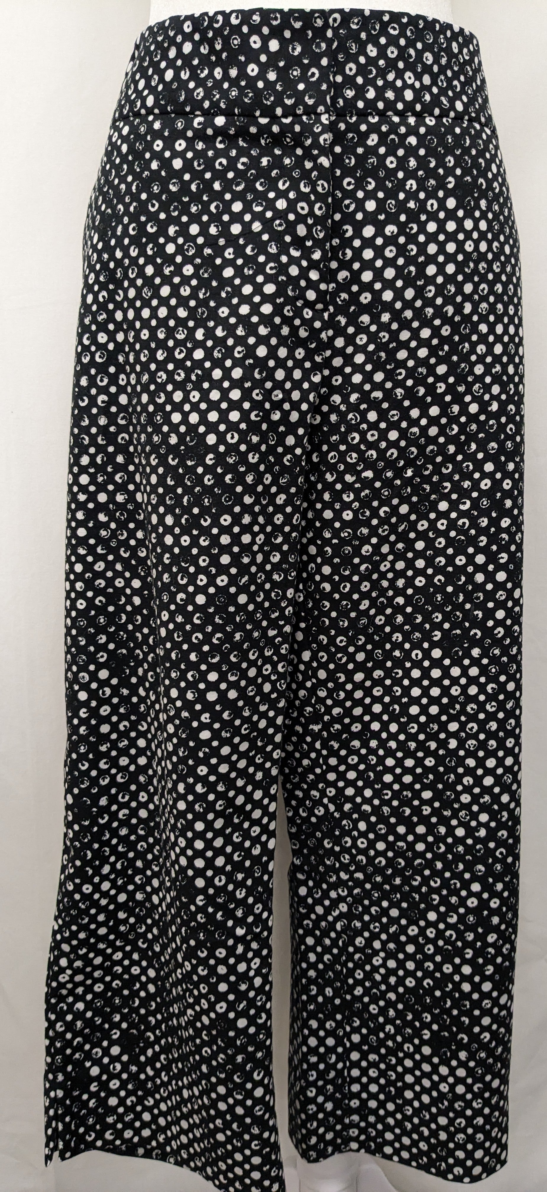 Laura Ashley size 14 black capri w/ white circles