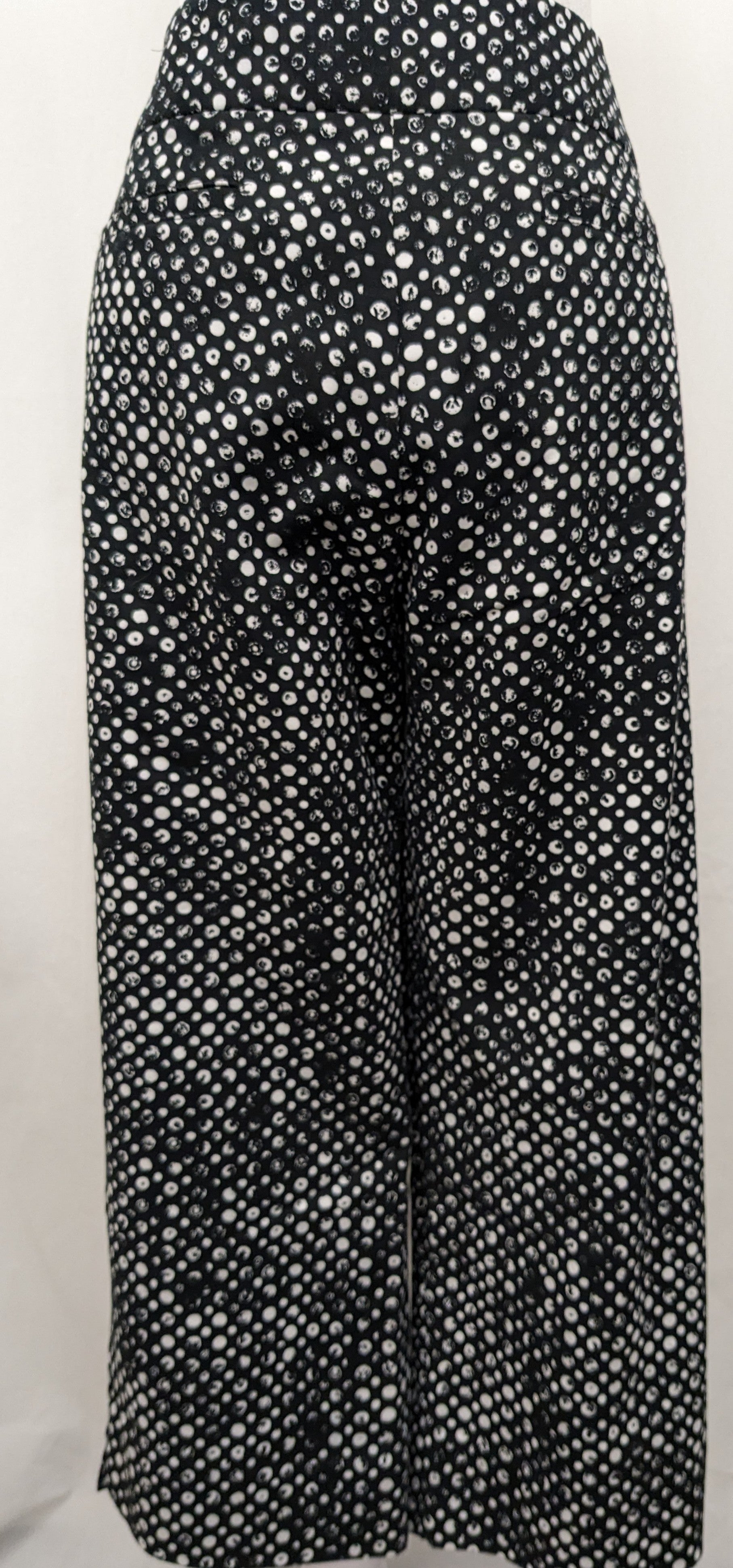 Laura Ashley size 14 black capri w/ white circles