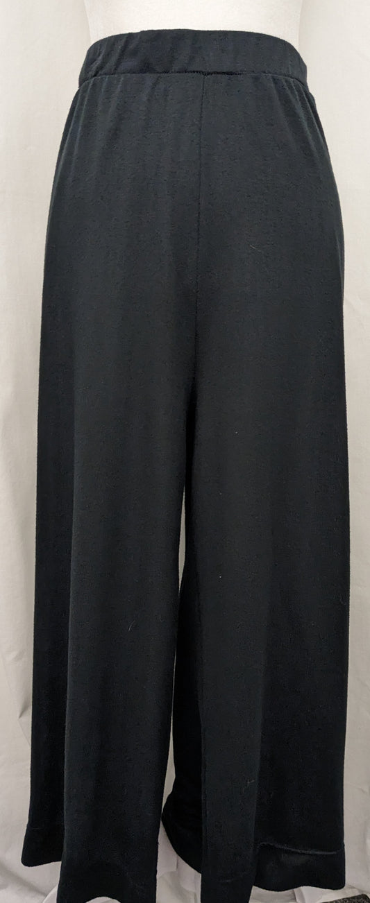 Signature Madison park large black capri