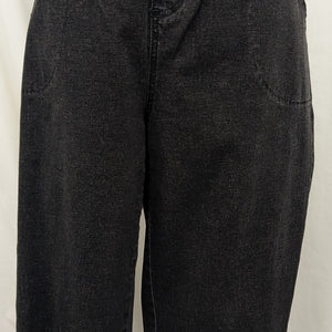 D&Co large elastic waist pull on black denim capri