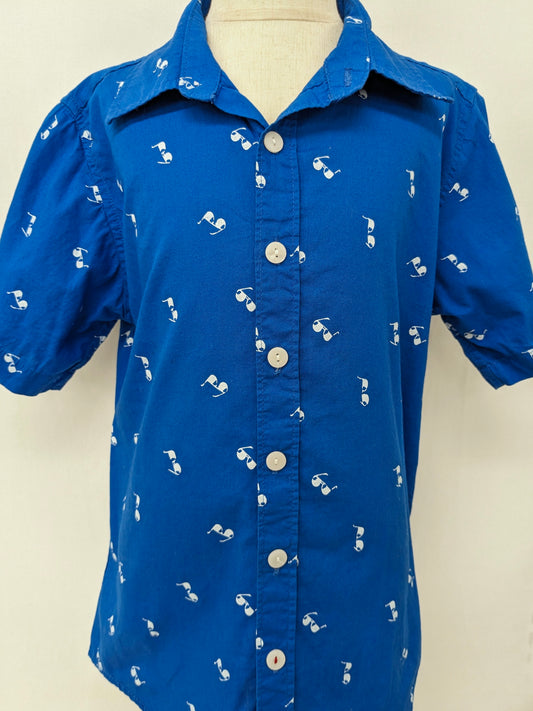 Univibe 6/7 blue collared button up w/ sunglasses