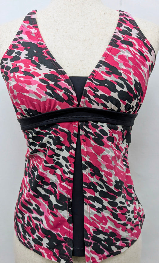 Free Country med. pink/white/grey pattern swim top