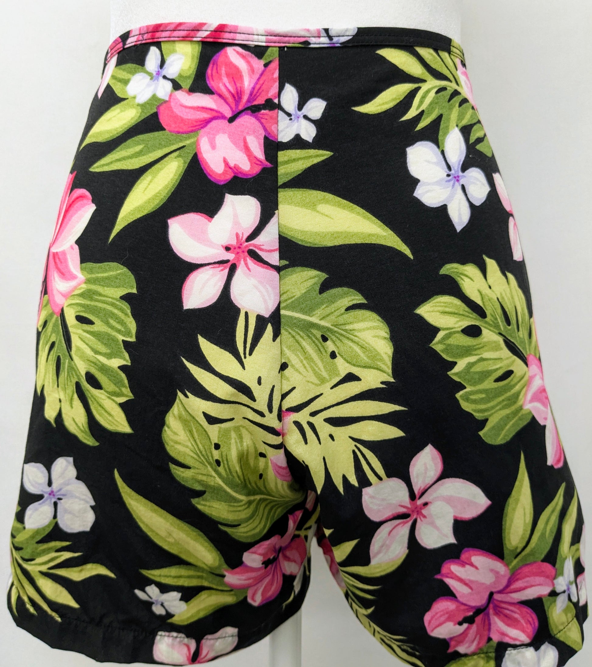 Catalina med. black skort swim cover w/ floral