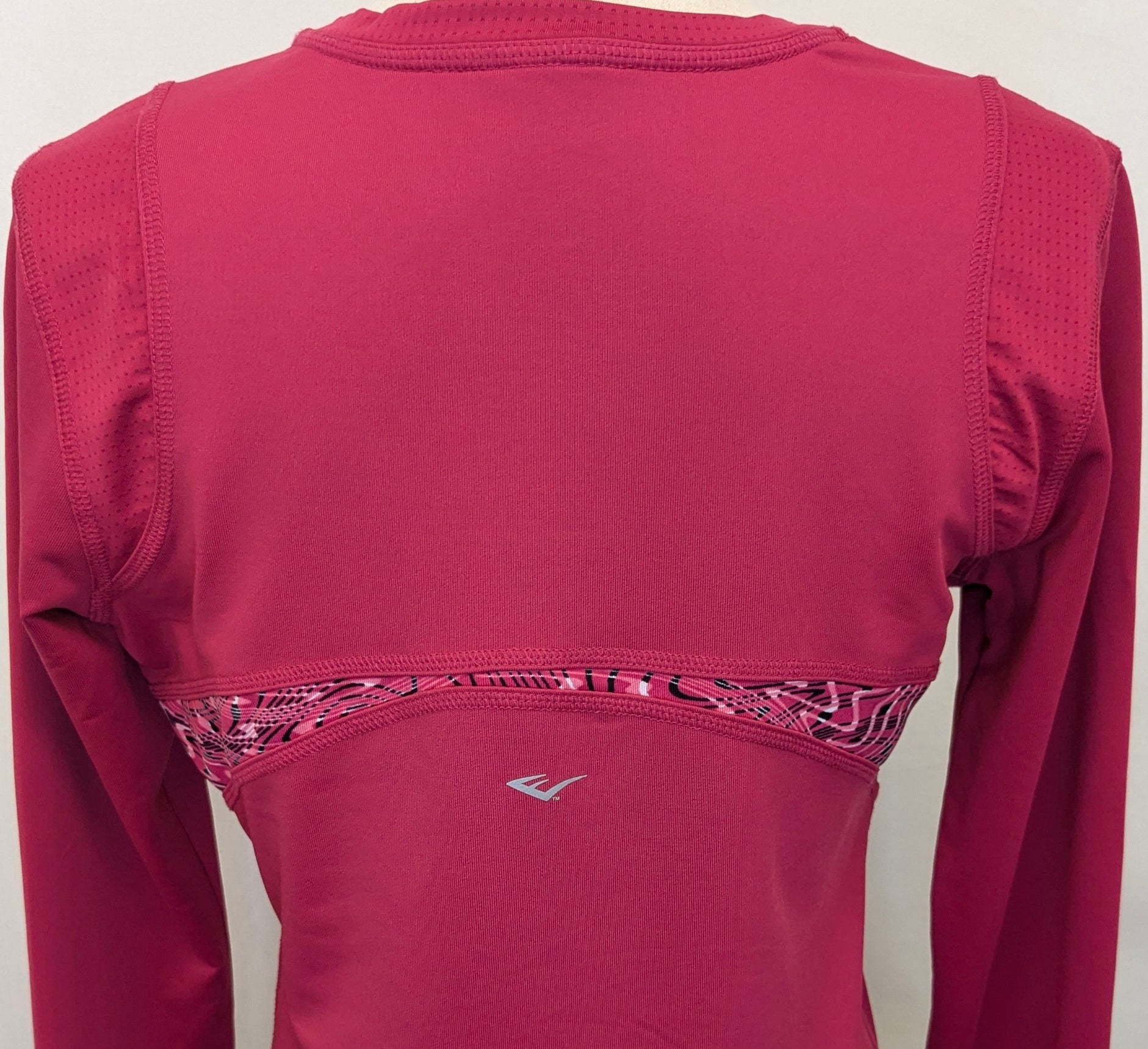 Everlast med. pink long sleeve V-neck shirt